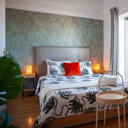 Just4Uapartment 2 - Near Lisbon & Beach - With Ac アルマダ